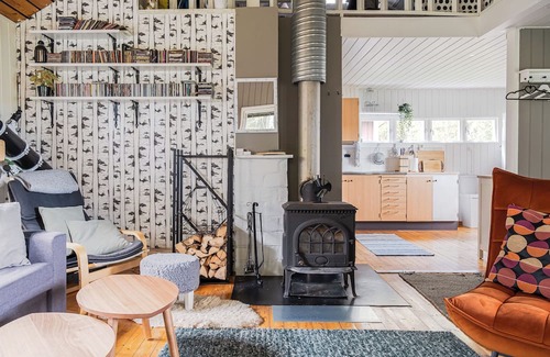 Kalix Municipality House | Remote Lakeview Cabin Escape