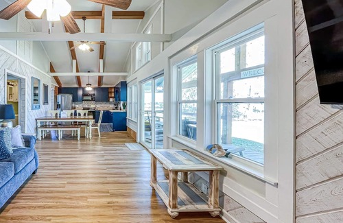 Lake Waccamaw House | Charming 3-bedroom house on enchanting Lake Waccamaw with AC