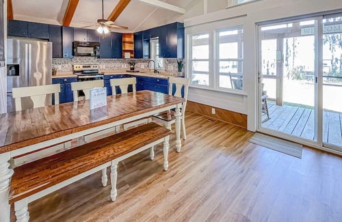 Lake Waccamaw House | Charming 3-bedroom house on enchanting Lake Waccamaw with AC