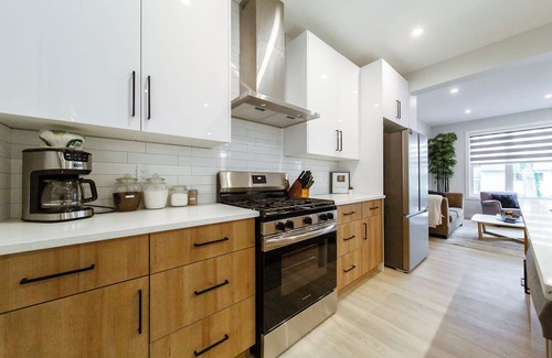 Jasper Place House | Cozy4bedroomsEntireHouseFreewifiparkingKINGbeds