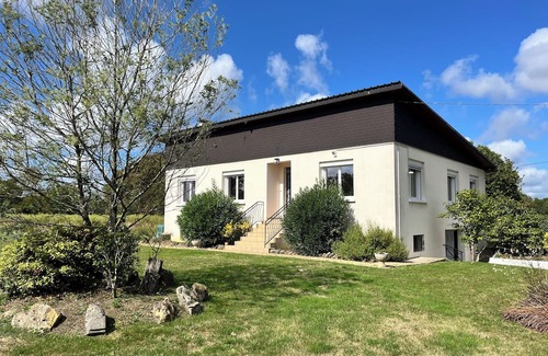 Sevignacq House | Spacious and functional country house in a village with shops