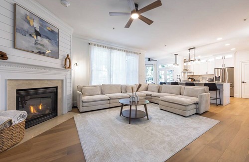Chevy Chase House | Spacious Chevy Chase 7BR – Quick DC Access