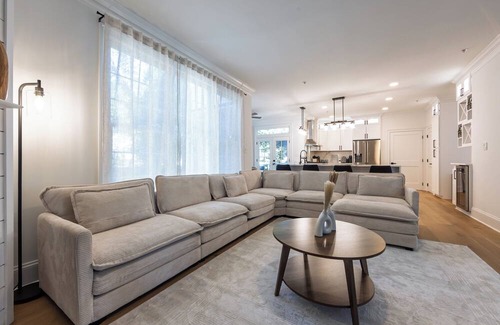 Chevy Chase House | Spacious Chevy Chase 7BR – Quick DC Access