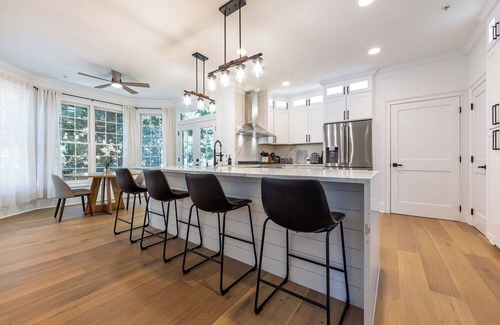 Chevy Chase House | Spacious Chevy Chase 7BR – Quick DC Access