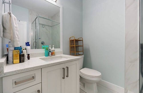 Abbotsford House | 3-bedroom townhome in enchanting Abbotsford with AC