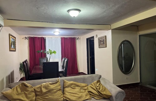 San Pedro Sula House | Casa HospedajeMiPension 2 blocks from the MallMultiplaza, 15 mnts from the airport.