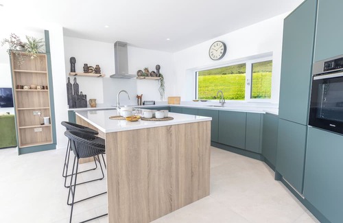 Doogort Cottage | Luxury 2-bedroom cottage in spectacular location on Achill