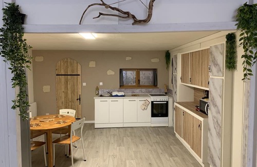 Saint-Julien Apartment | Apartment in the heart of the village!