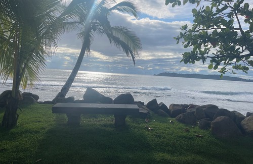 Big Creek House | Charming 3-Bedroom House with AC and Fitness Room in Fabulous Bocas del Toro