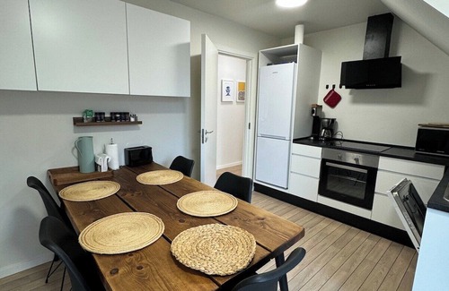 Odense Apartment | Elegant Odense Retreat – Rooftop Views & Room for 7