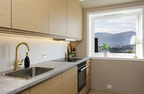 Alesund Apartment | Ålesund center modern apartment with terrace and stunning ocean & Mountain view!