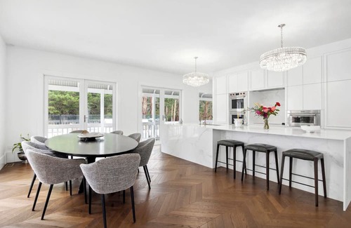 Torquay House | nHeritage Luxury Retreat with Pool, Spa & Gardens