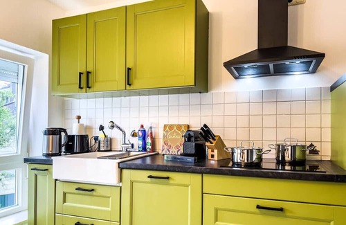 Deggendorf Apartment | Beautiful flat with parking and kitchen for 4