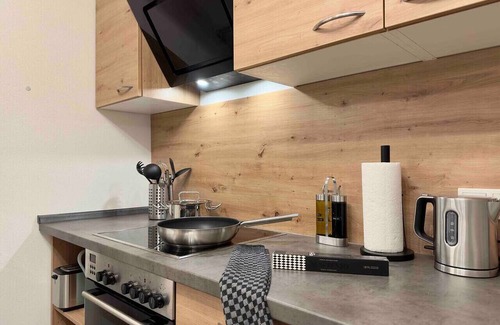 Stephansposching Apartment | Modern apartment with kitchen & parking