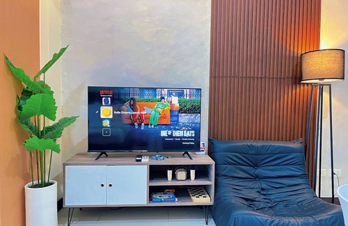 Pinagsama Apartment | BGC Venice Condo - Pool & Wi-Fi - Suite 14B