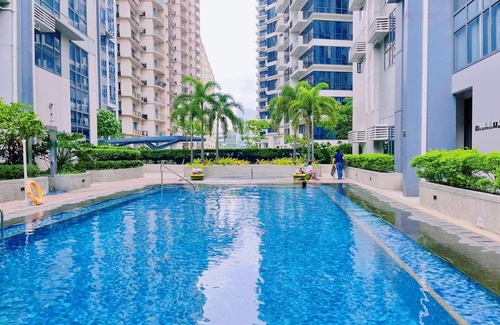 Pinagsama Apartment | BGC Venice Condo - Pool & Wi-Fi - Suite 14B