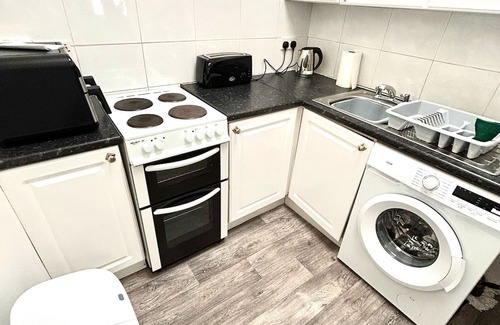 Shotts Apartment | M Rooms @ 156. Entire Flat