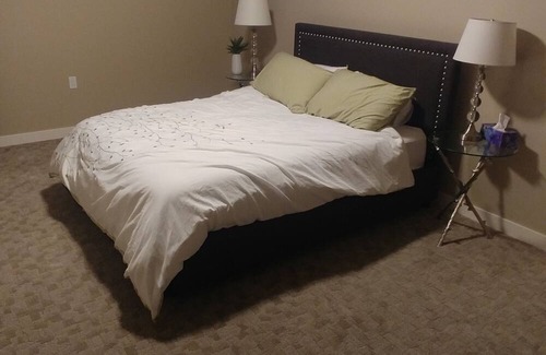Rosenort House | Quiet place for the working man to rest. Starlink wifi, private rooms.