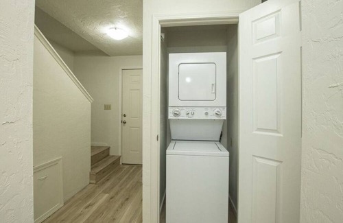 Western House | Cozy 2-bedroom townhome in charming Eugene with pool area.
