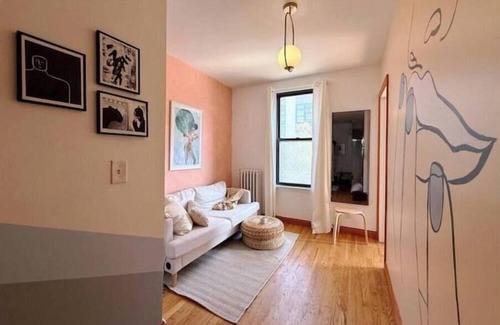 Queens House | Comfy Clean 2BR 1BA Home- 15 mins to Times Square!