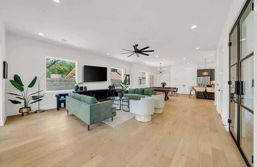 Riverside House | Sleeps 42! 2 Pools & Game Room 11BR near Downtown