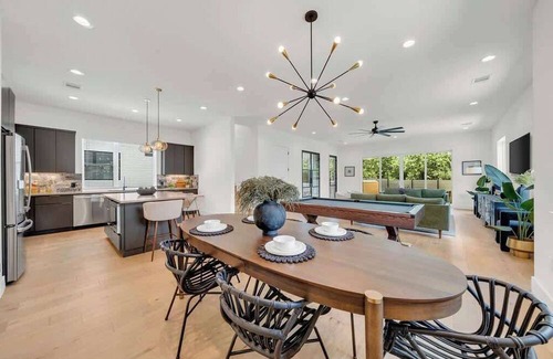 Riverside House | Sleeps 42! 2 Pools & Game Room 11BR near Downtown