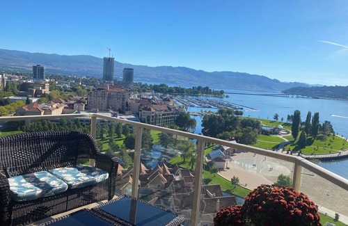 North End Apartment | Beautiful 3 bedroom condo with a Breathtaking view of the Lake