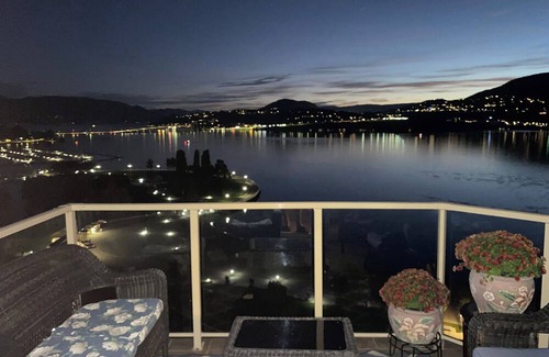 North End Apartment | Beautiful 3 bedroom condo with a Breathtaking view of the Lake