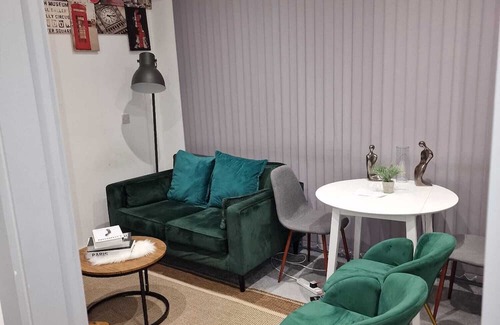Brierley Hill Apartment | Home Away From Home