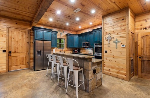 Broken Bow Cabin | ATL Cabin in the woods, Play Pool, Outdoor Play-Set