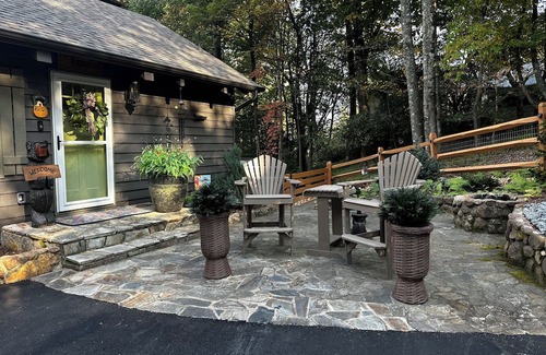 Roaring Gap Cottage | Cozy and Quiet Four Bedroom Cottage on a Golf Course in Glade Valley, NC.