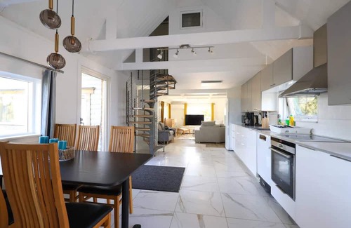 Molnlycke Apartment | 8 Beds Workers Dream Home - Free Parking - Wifi