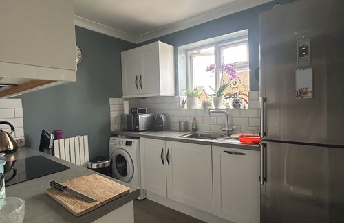 Walton-on-Thames Apartment | Homely flat in Surrey, Sleeps 3, family friendly