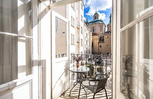 Josefov Apartment | Charming Balcony Retreat – 1 min from Old Town Square