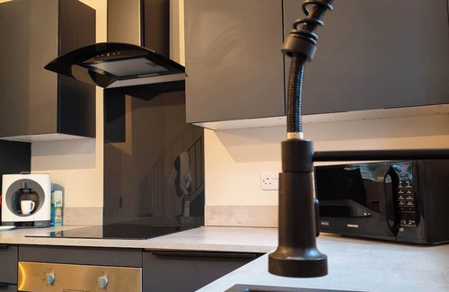 Thetford House | Stylish Modern 2-Bed Home Near A11