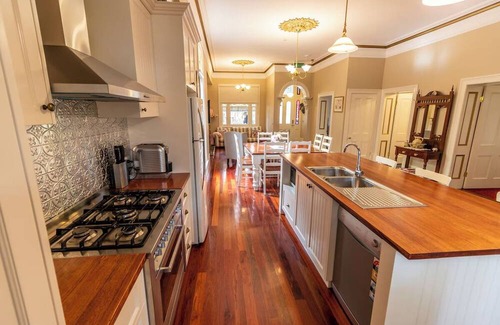 Lilydale House | ROSEBERY COTTAGE - PREMIUM LUXURY ACCOMMODATION IN THE BEAUTIFUL YARRA VALLEY