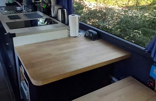 Bourg House | Unique and unusual: "Iliade" bus in a green and relaxing environment