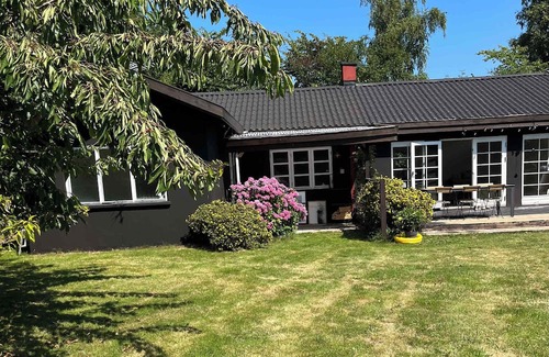 Yderby House | Family Vacation home 1 minute from Beach