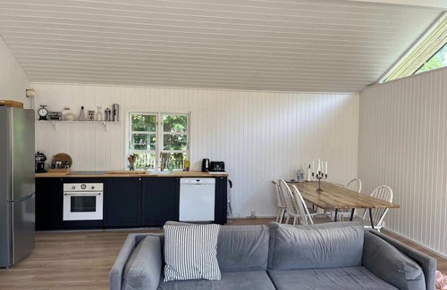 Yderby House | Family Vacation home 1 minute from Beach