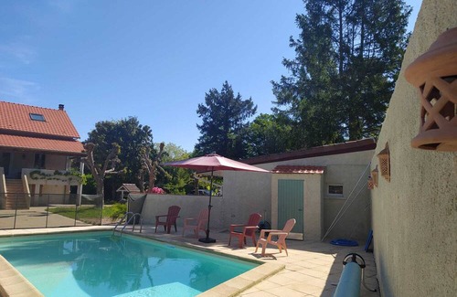 Bellerive-sur-Allier House | Charming detached house with swimming pool, set in lush greenery on the banks of the Allier.