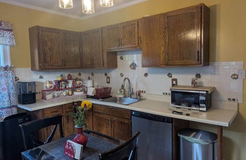 Montclair Apartment | Sunny & Comfortable: Walk To Shop, Eat & NYC Train
