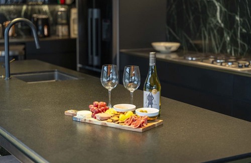 Rainbow Point Apartment | Lake View Lodge - Lake Taupo