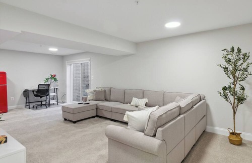 Colesville House | Spacious 5-bedroom house with fitness room and AC in pleasant Silver Spring