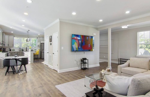 Colesville House | Spacious 5-bedroom house with fitness room and AC in pleasant Silver Spring