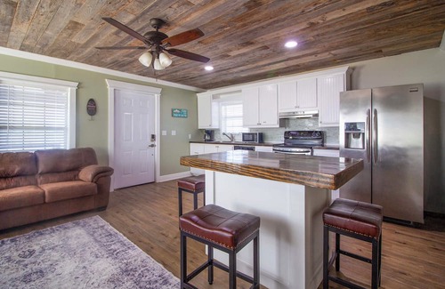 Bayou Gauche Cabin | Private Dock: Des Allemands Cabin on the Bayou!