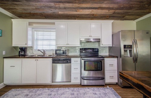 Bayou Gauche Cabin | Private Dock: Des Allemands Cabin on the Bayou!