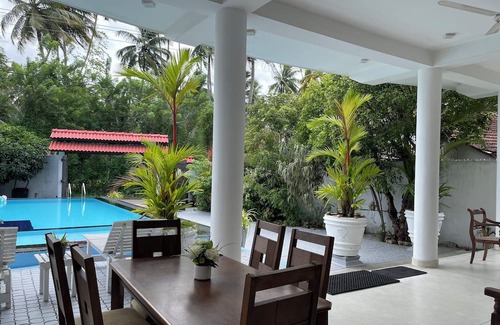 Kaduruduwa Villa | Private Villa for Families or Groups Stay nNear unawatuna Beach 5Bed rooms pool
