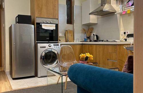 Kileleshwa Apartment | Chic 1-bedroom apartment in Nairobi with fitness room near CBD-Moon valley
