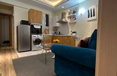 Kileleshwa Apartment | Chic 1-bedroom apartment in Nairobi with fitness room near CBD-Moon valley