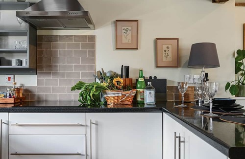 Blackham Cottage | The Potting Shed - a holiday let that sleeps 2 guests in 1 bedroom